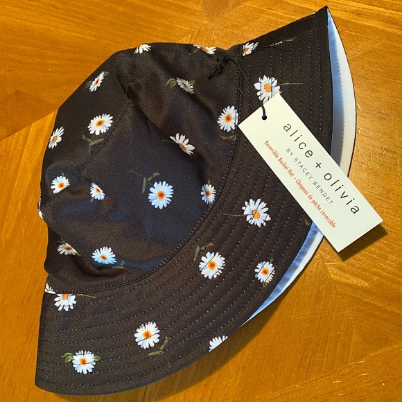Alice + Olivia Reversible Printed Bucket Hat - Picture 6 of 16